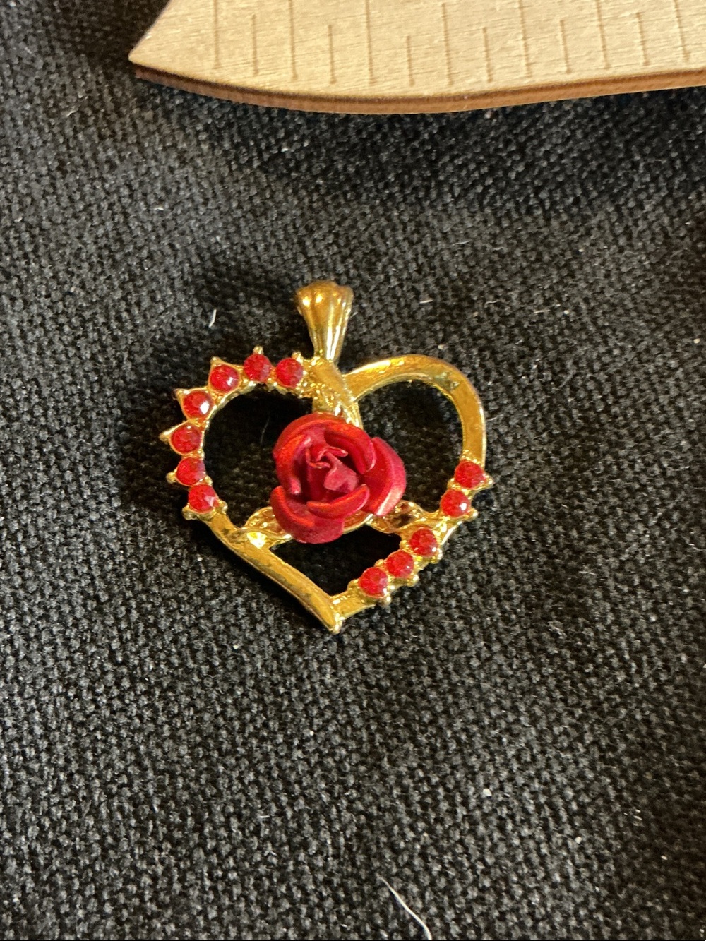 ⭐ Red Rose Heart Pendant Gold Tone Rhinestone Romantic Charm Necklace